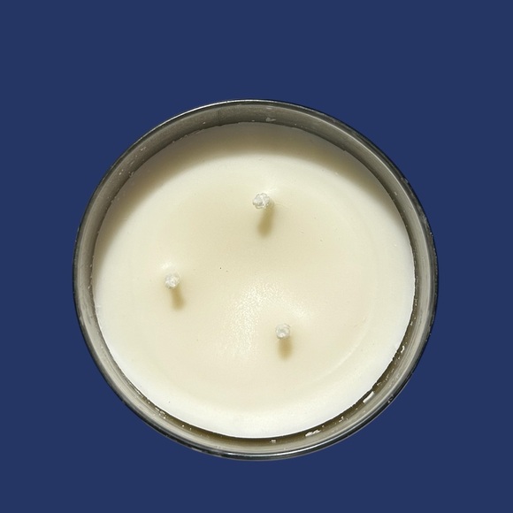 Bath and Body Works Frozen Lake Scented Candle - Picture 3 of 3